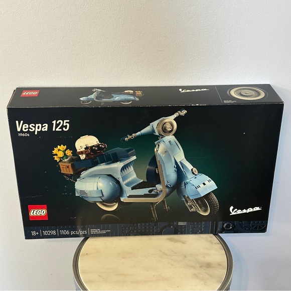 LEGO VESPA 125 1960S 10298 1106 PCS COMPLETE w/BOX - Picture 1 of 3